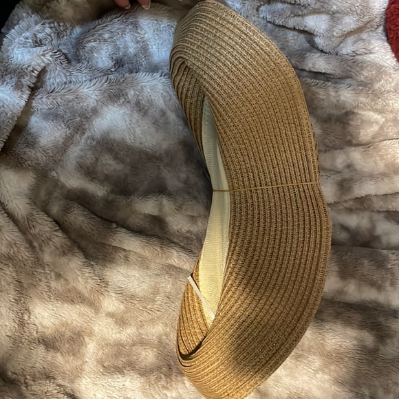 FALL / WINTER HAT - Picture 4 of 11